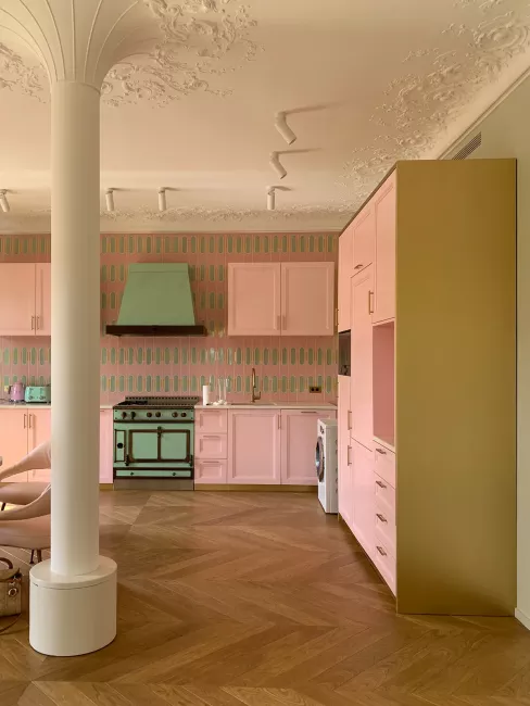 Appartement privé, mobilier en staff